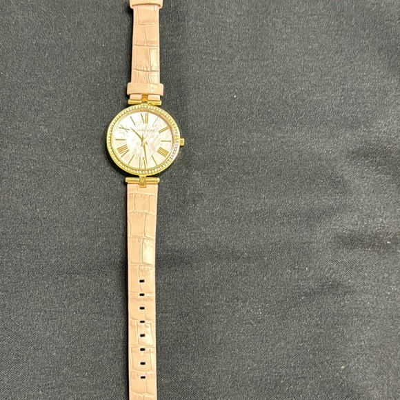 EUC Michael Kors Maci analog watch.  # 2790 - Picture 3 of 7